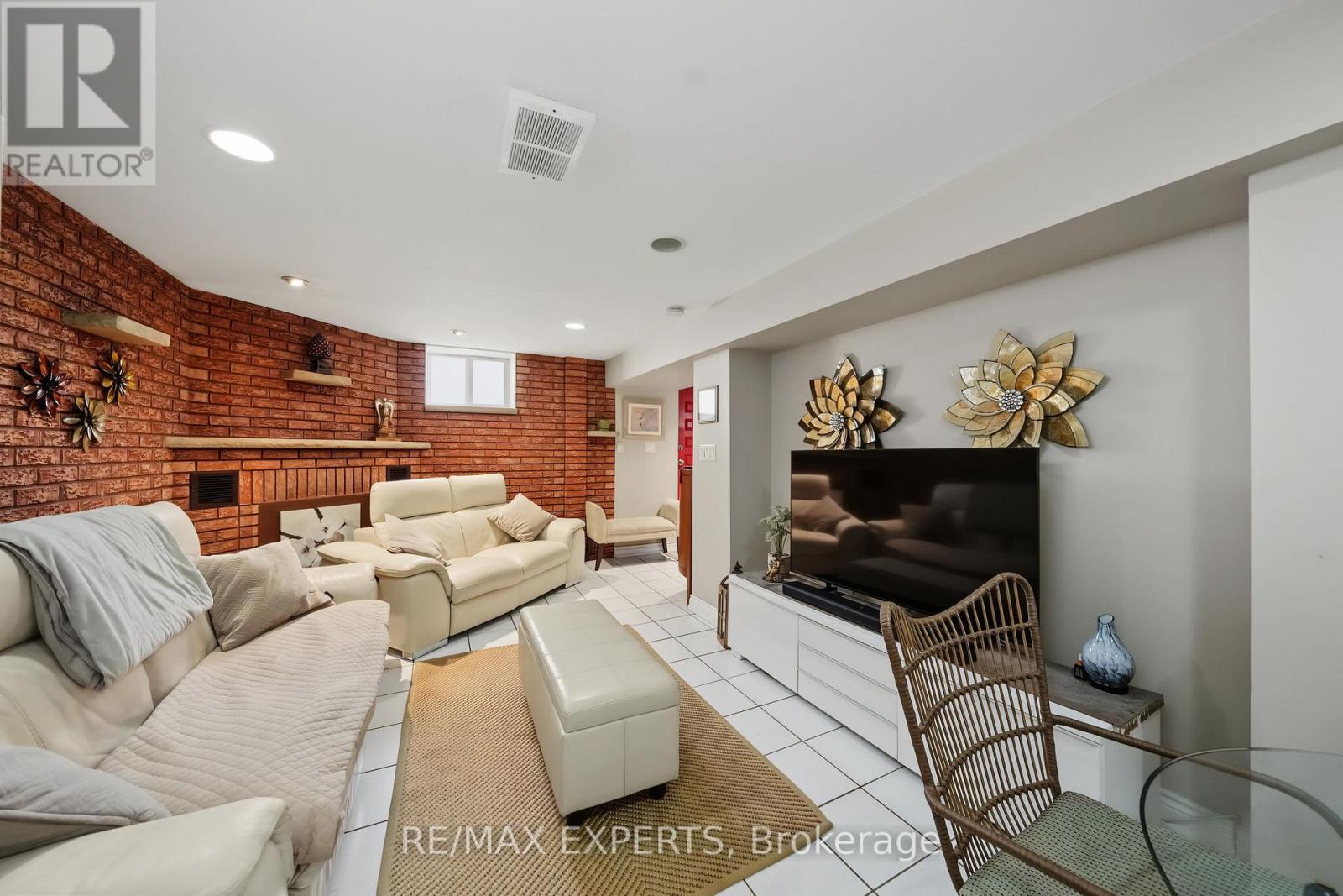 25 RIVERTON DRIVE - 35