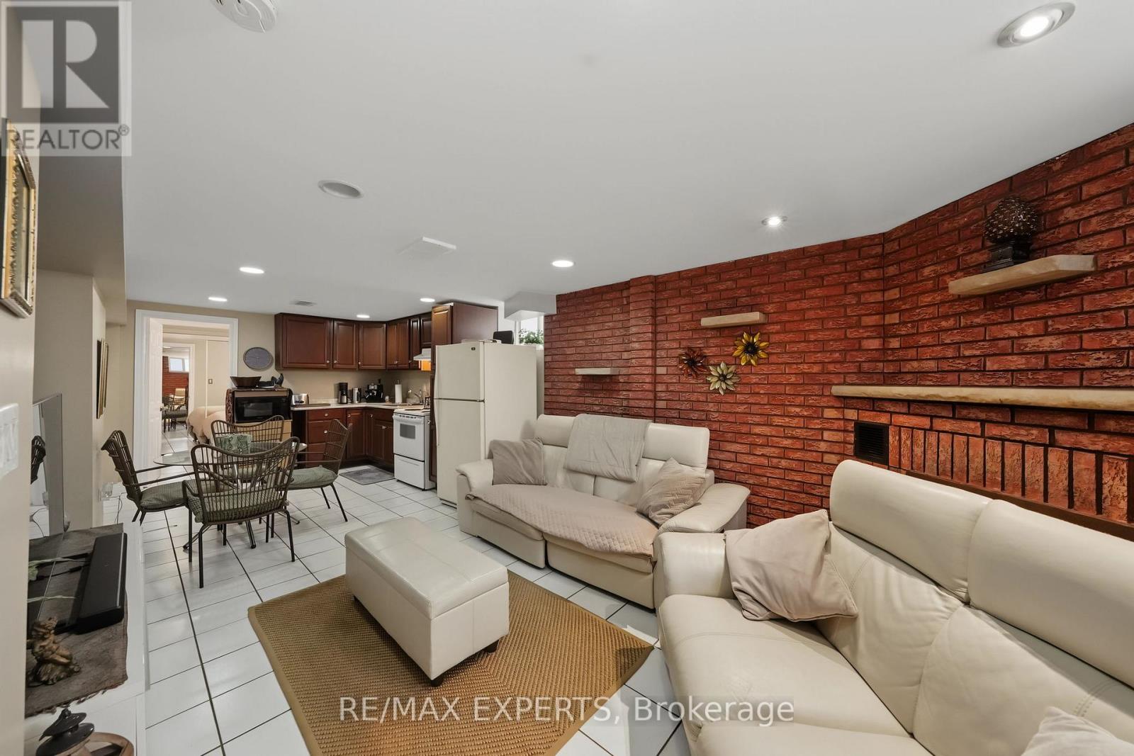 25 RIVERTON DRIVE - 36