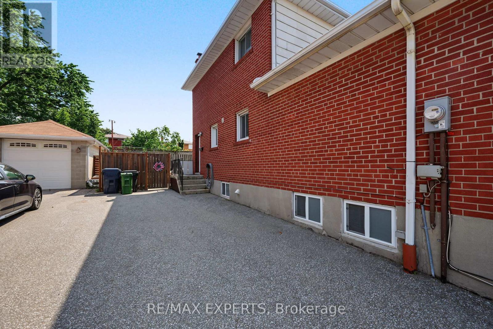 25 RIVERTON DRIVE - 40