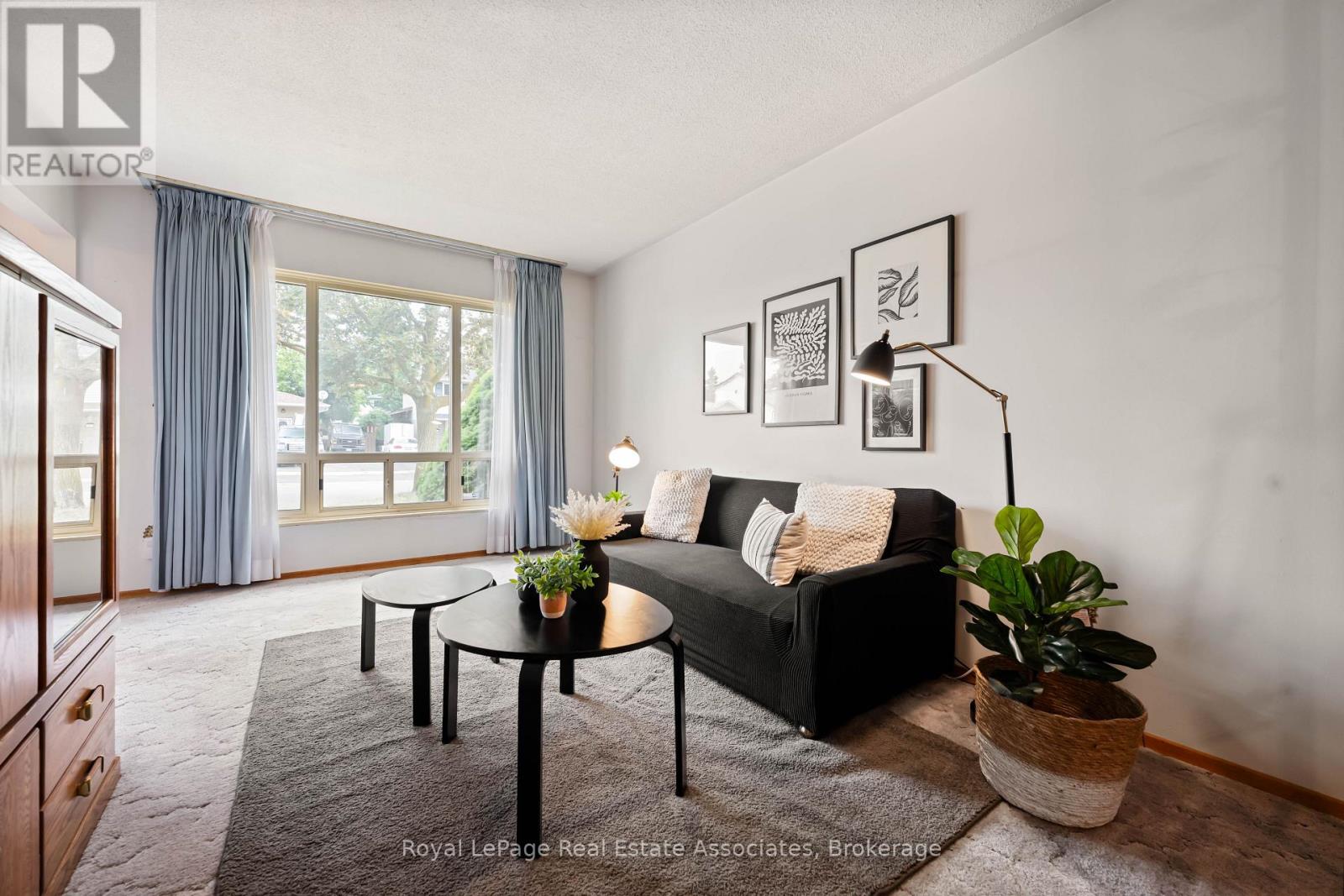 256 ARCHDEKIN DRIVE - 13