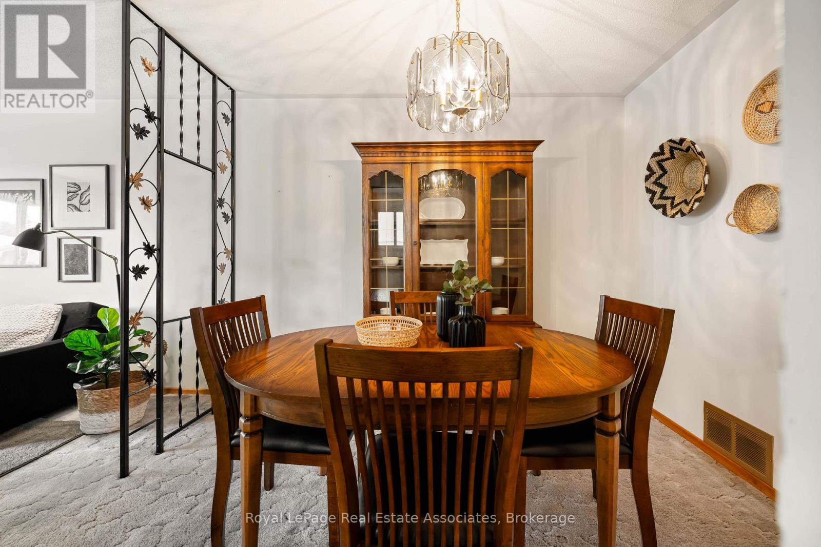 256 ARCHDEKIN DRIVE - 16