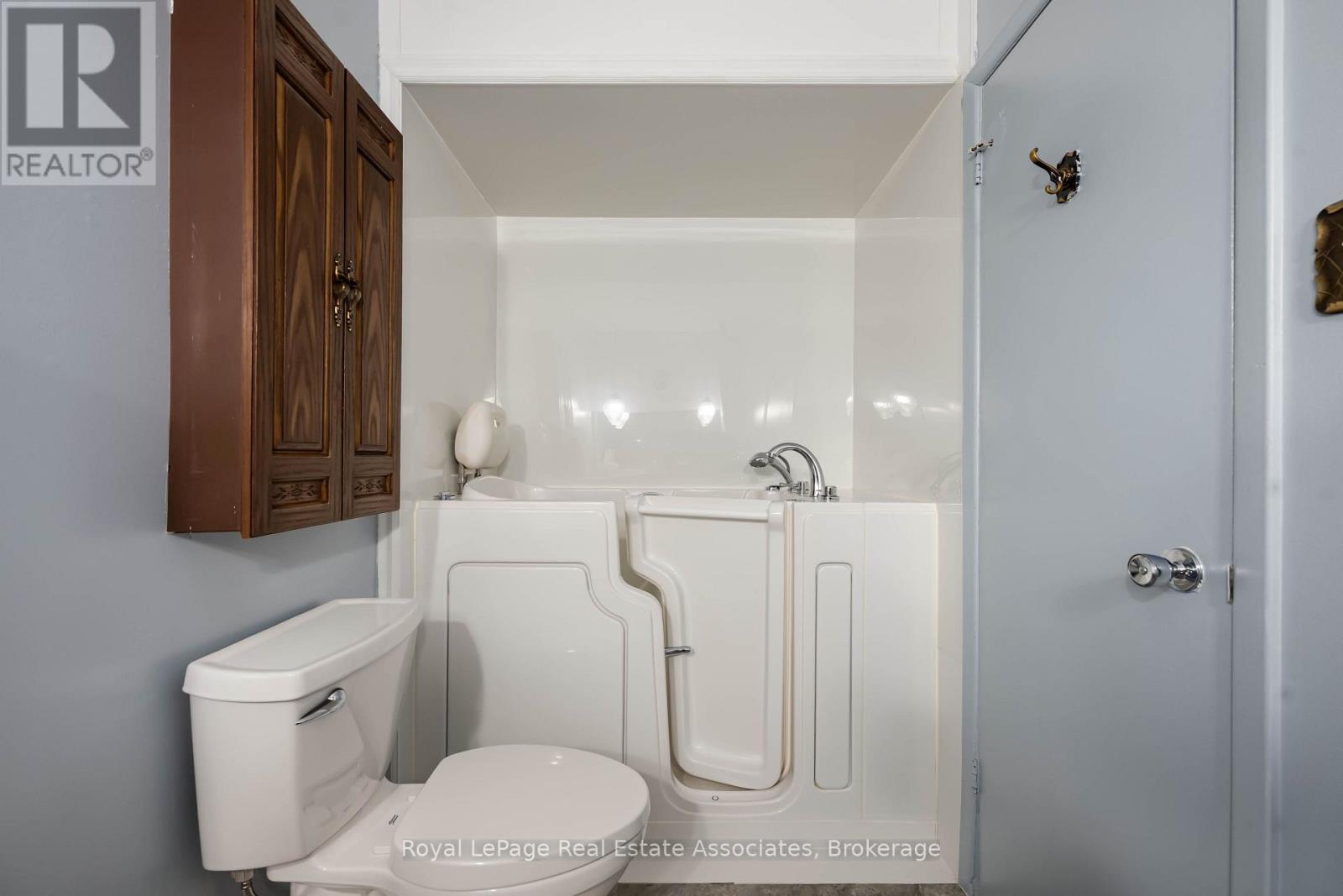 256 ARCHDEKIN DRIVE - 18