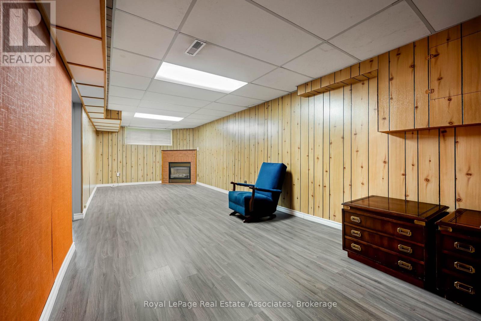 256 ARCHDEKIN DRIVE - 23