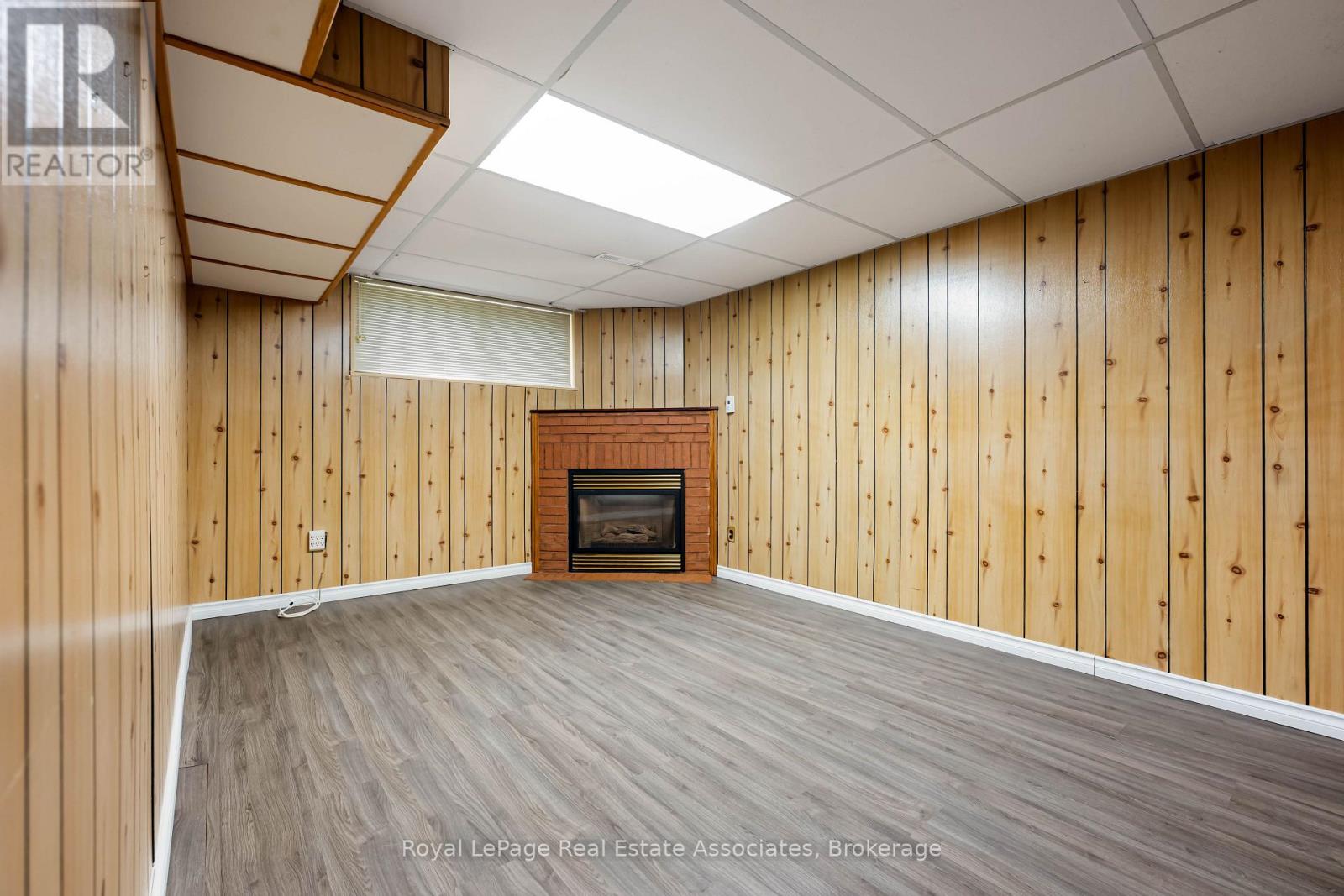 256 ARCHDEKIN DRIVE - 25