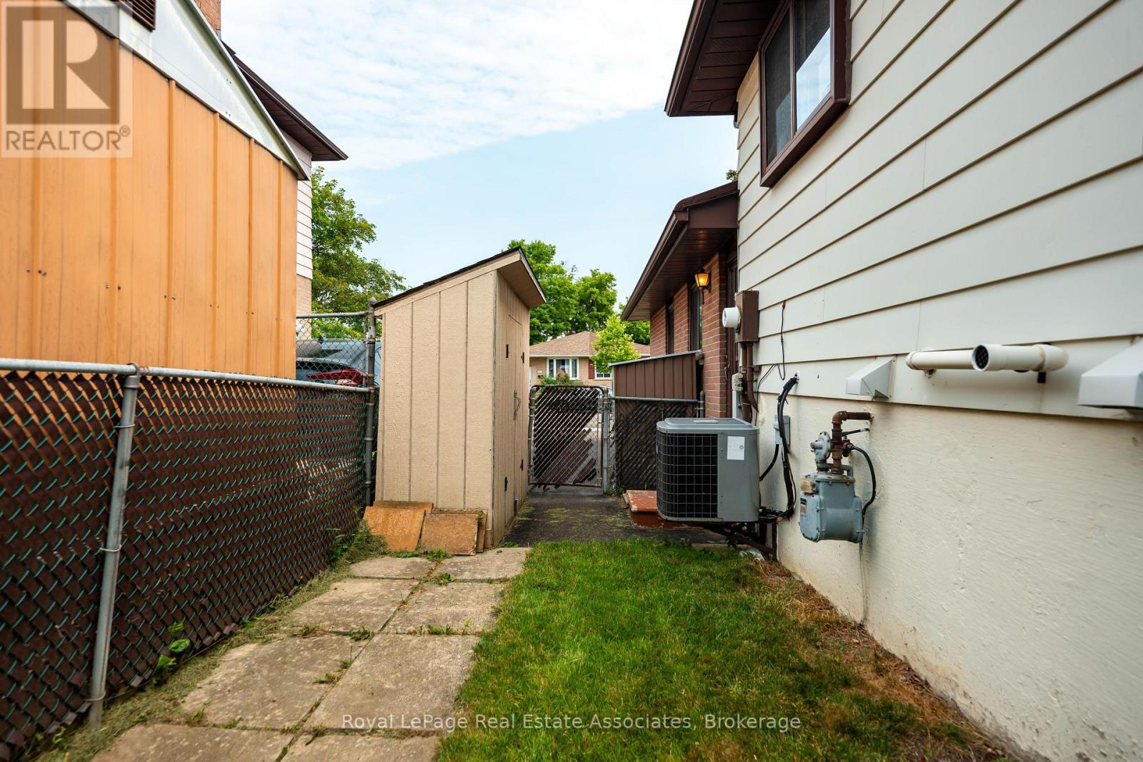 256 ARCHDEKIN DRIVE - 28