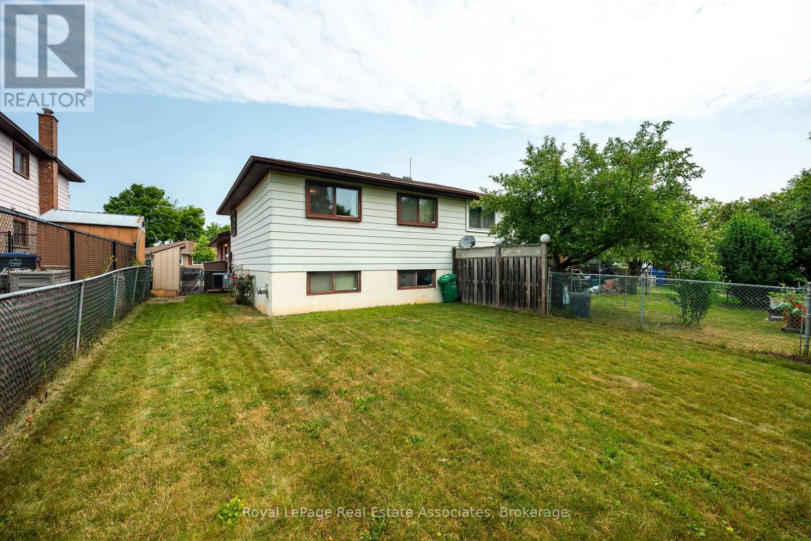 256 ARCHDEKIN DRIVE - 31