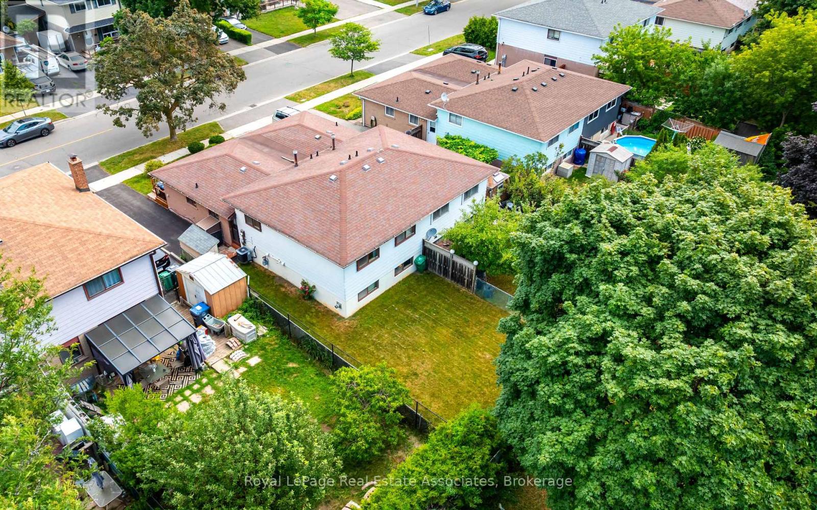 256 ARCHDEKIN DRIVE - 32