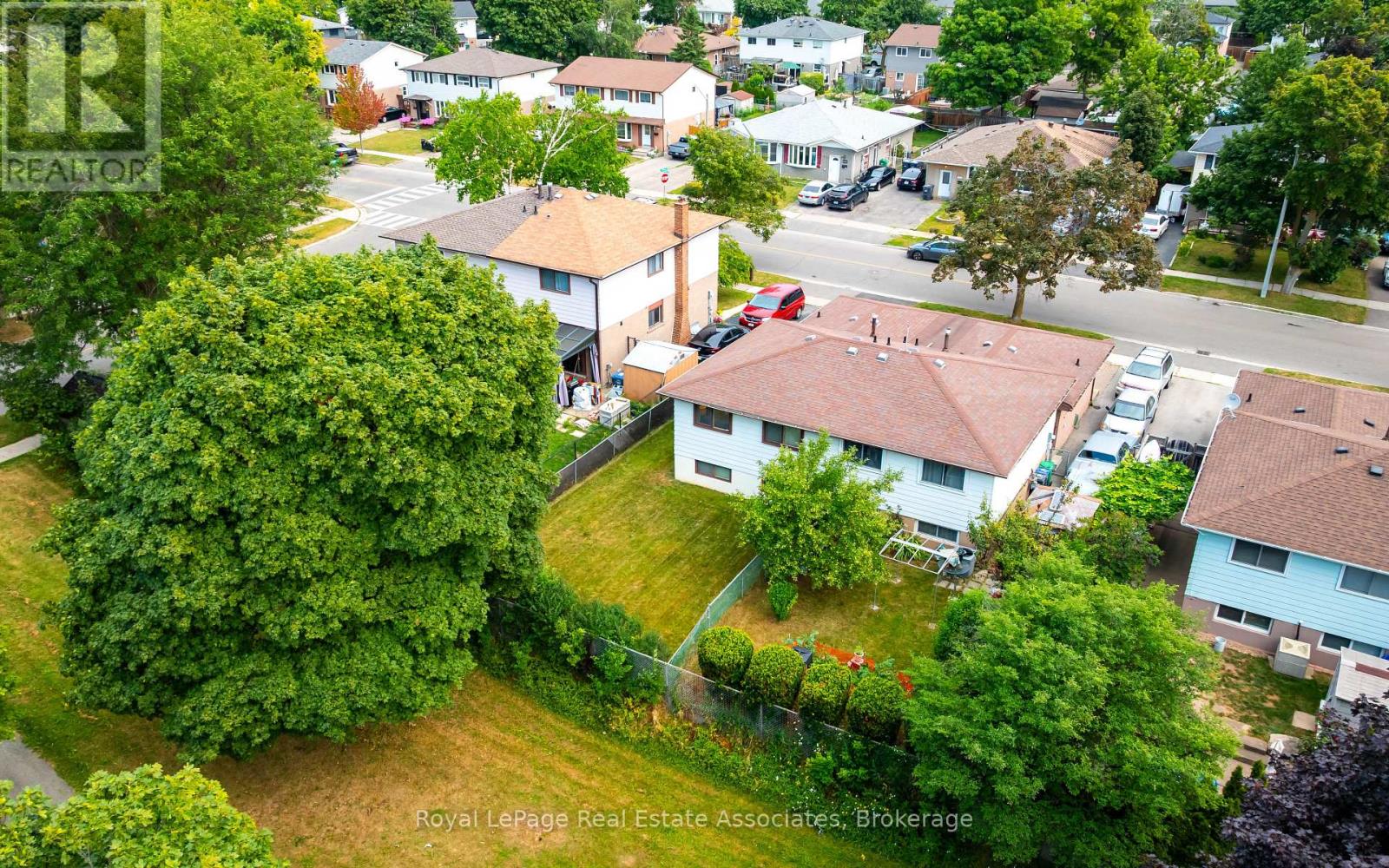 256 ARCHDEKIN DRIVE - 34