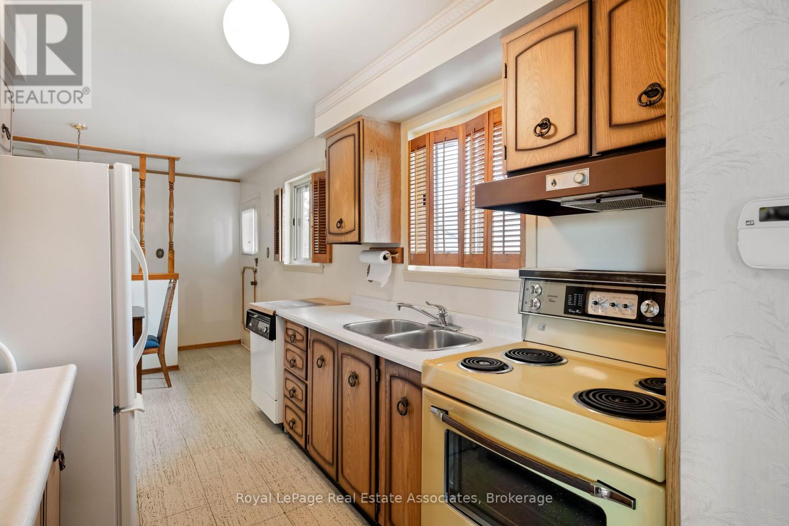 256 ARCHDEKIN DRIVE - 8