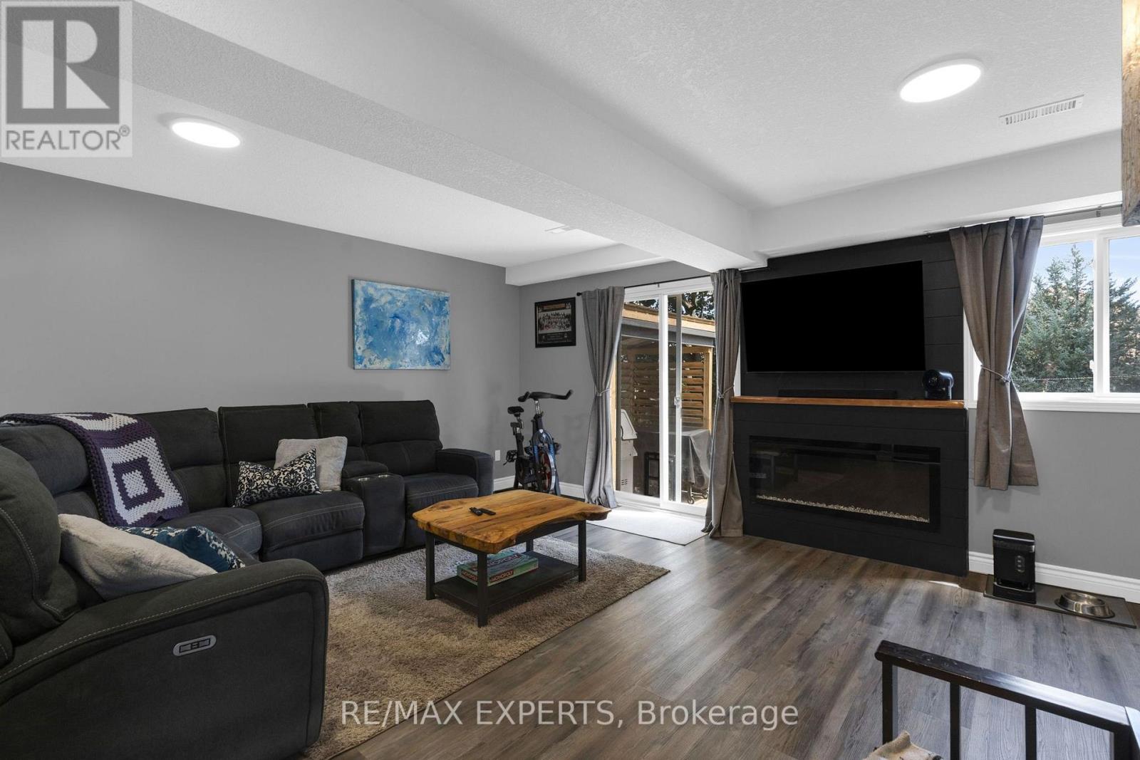 1 CAMERON COURT - 24