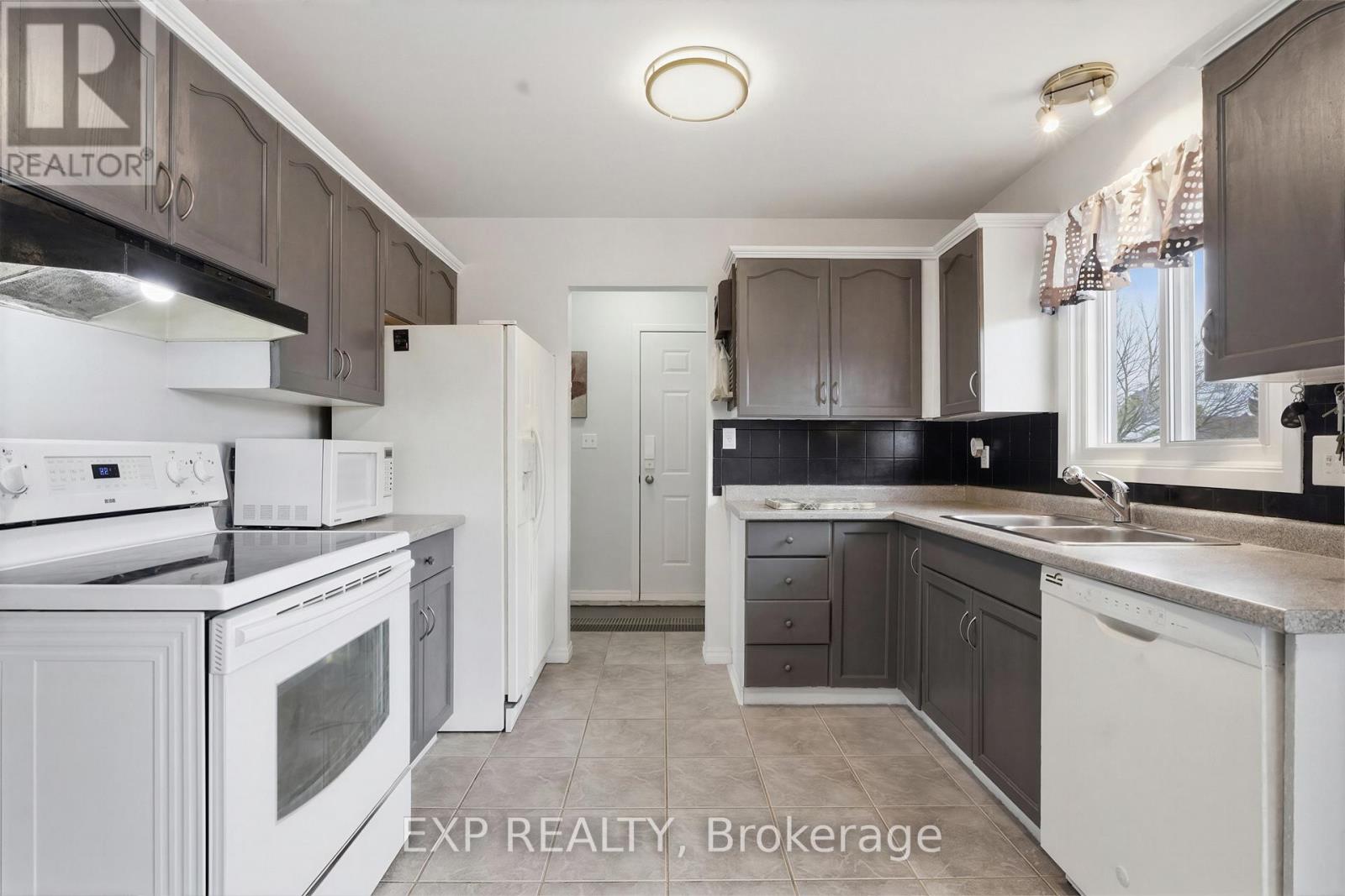 8 ABBOTT LANE - 14