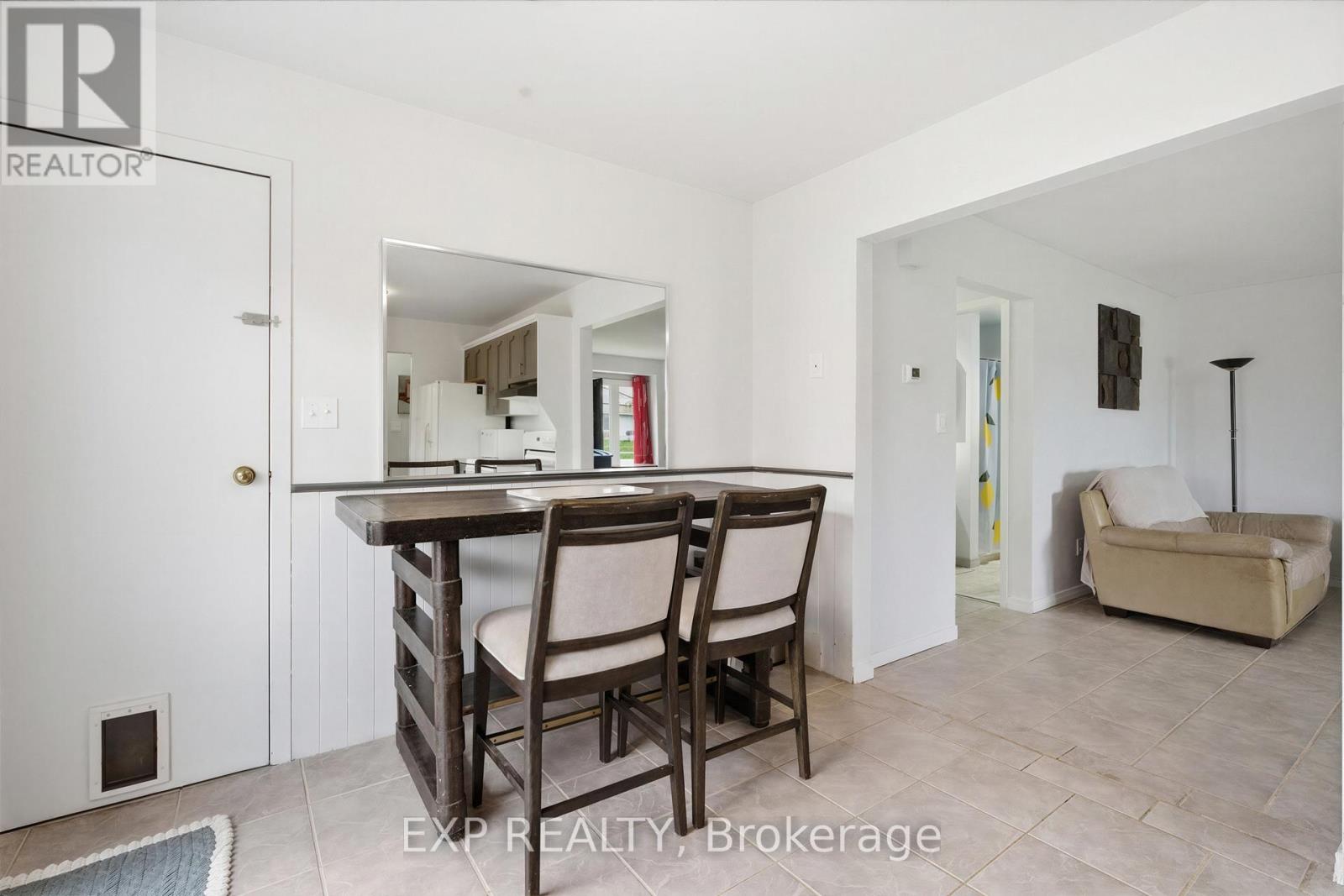 8 ABBOTT LANE - 17