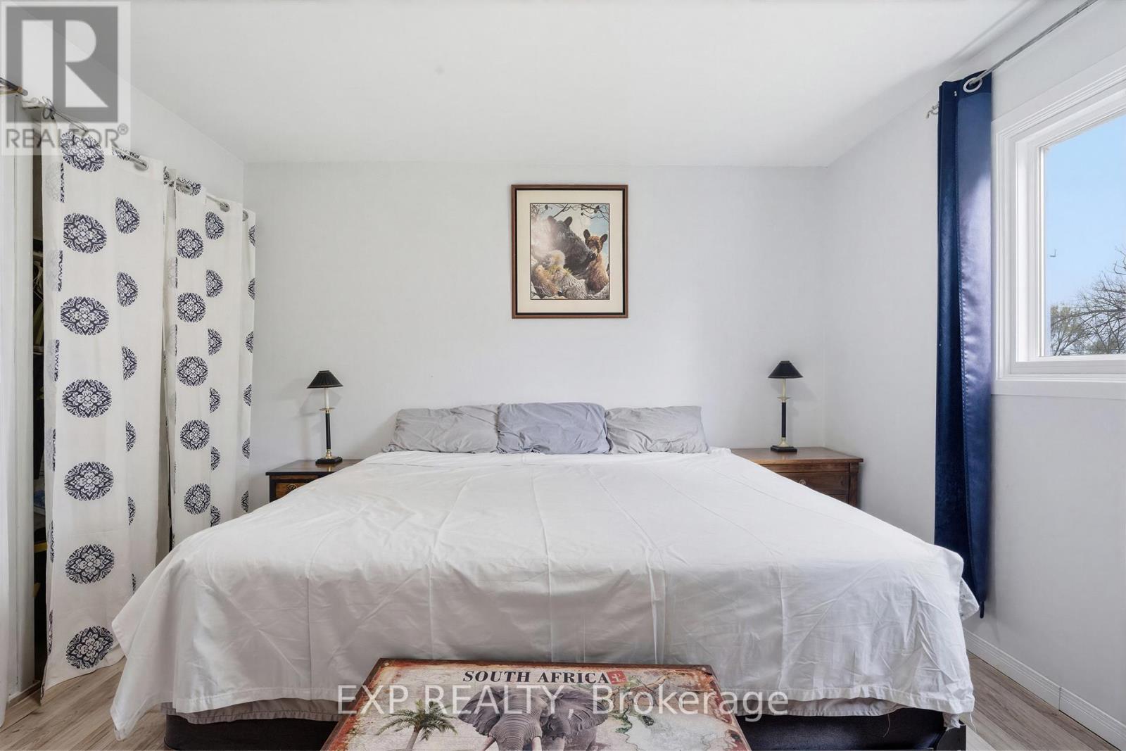 8 ABBOTT LANE - 21