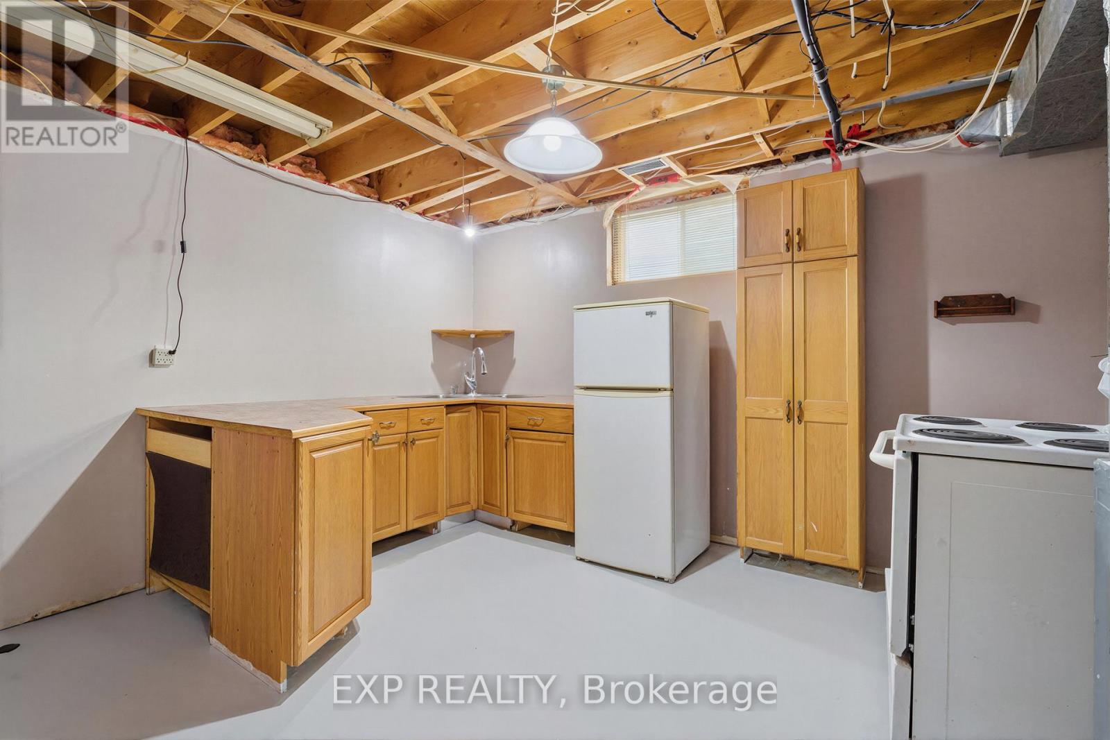 8 ABBOTT LANE - 27