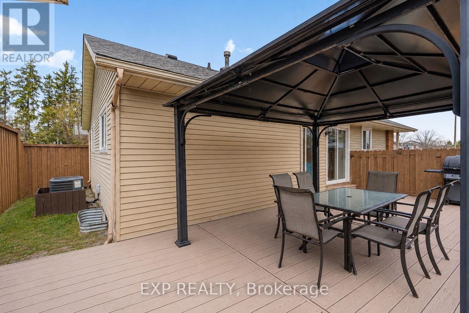 8 ABBOTT LANE - 30