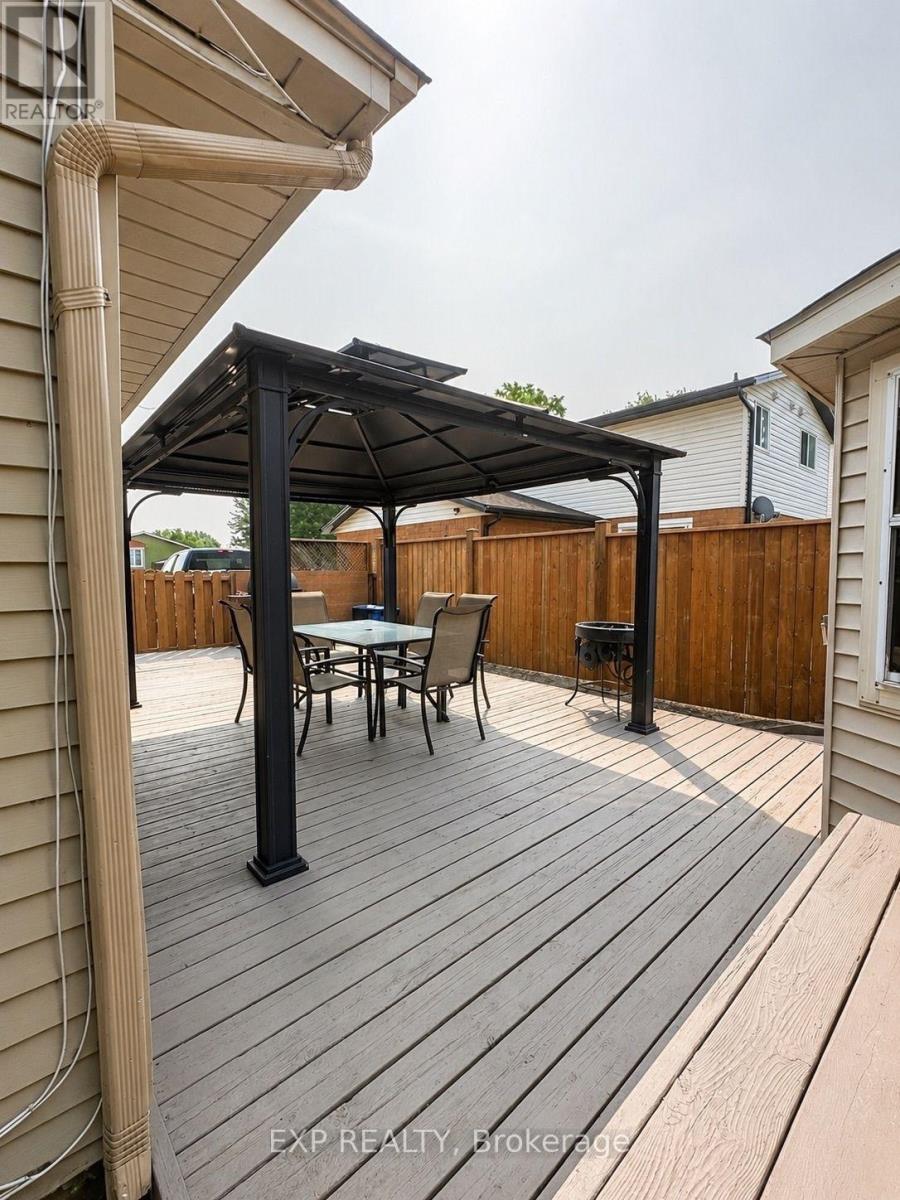 8 ABBOTT LANE - 31