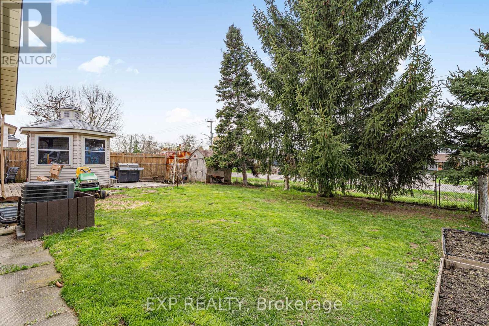 8 ABBOTT LANE - 36