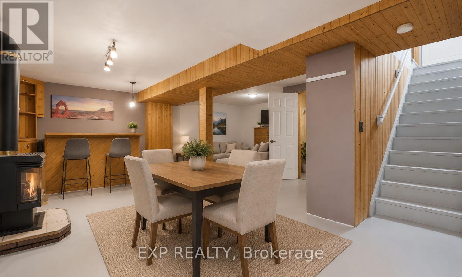 8 ABBOTT LANE - 7