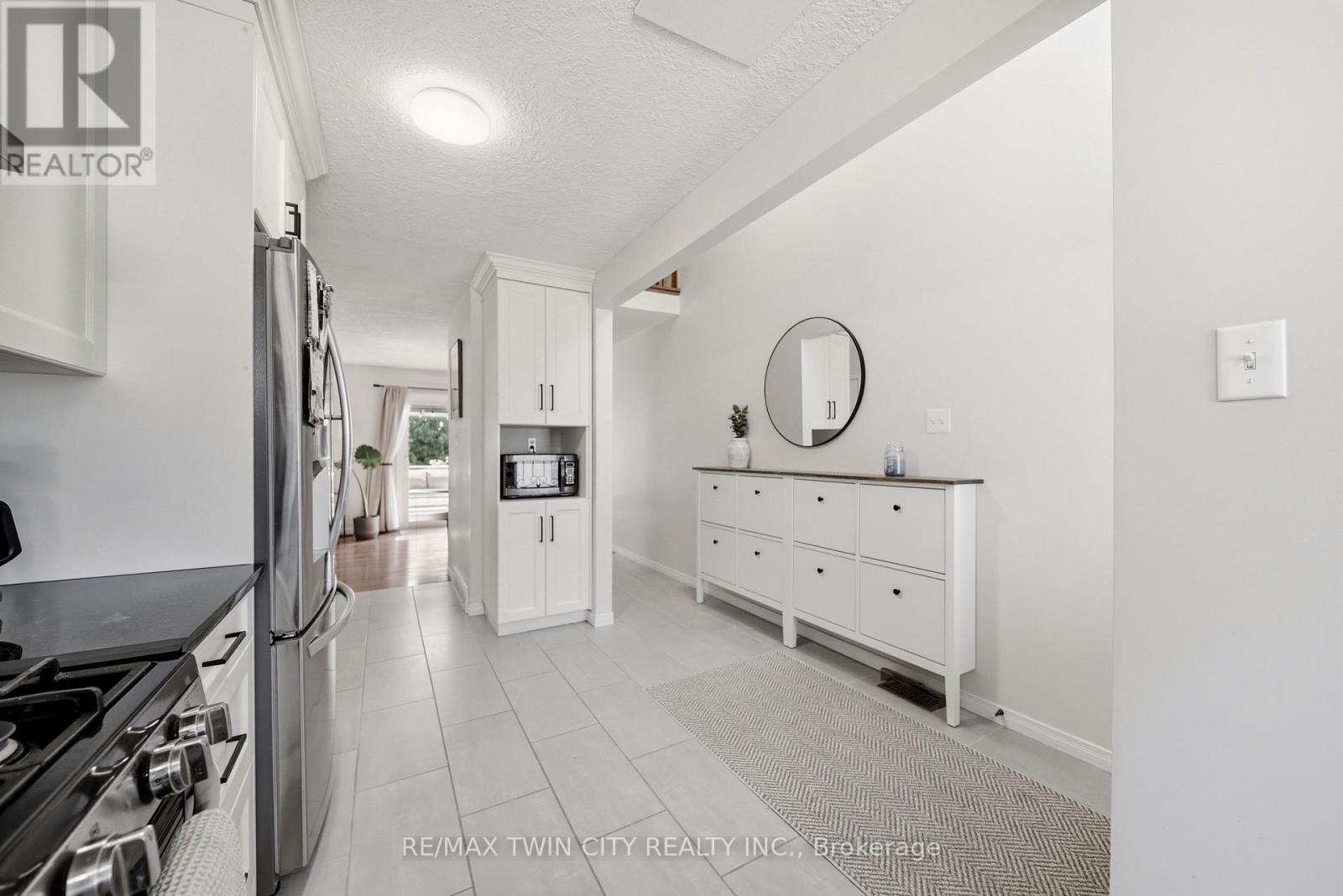 7 GLENDAN COURT - 10
