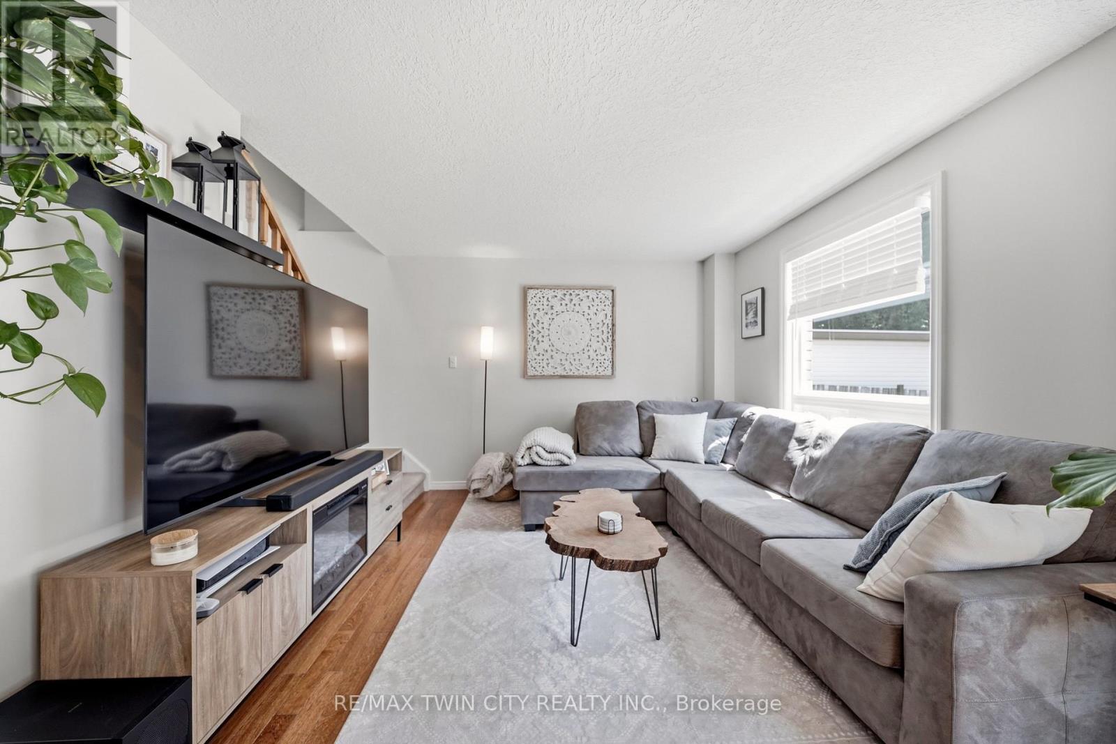 7 GLENDAN COURT - 13