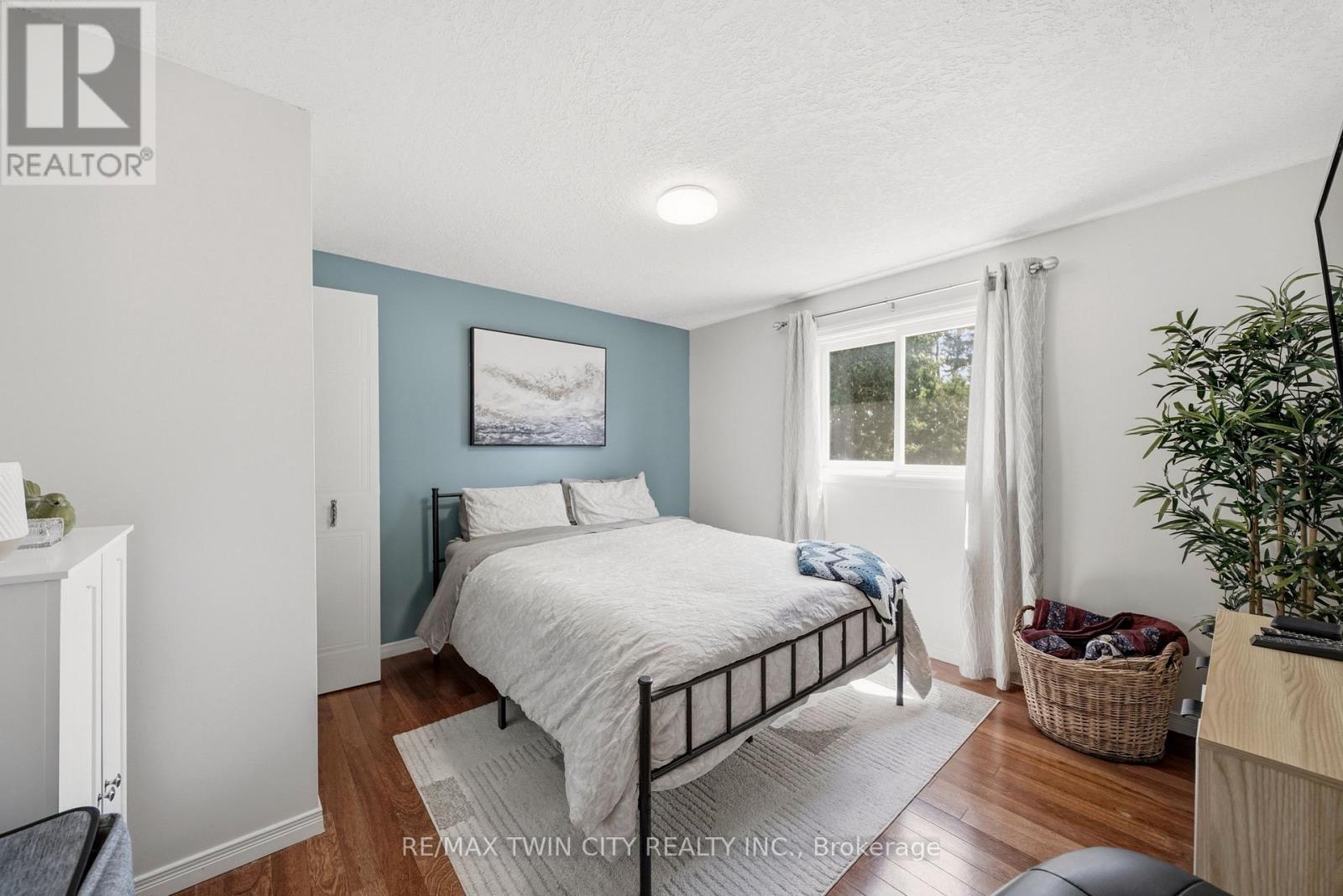 7 GLENDAN COURT - 17