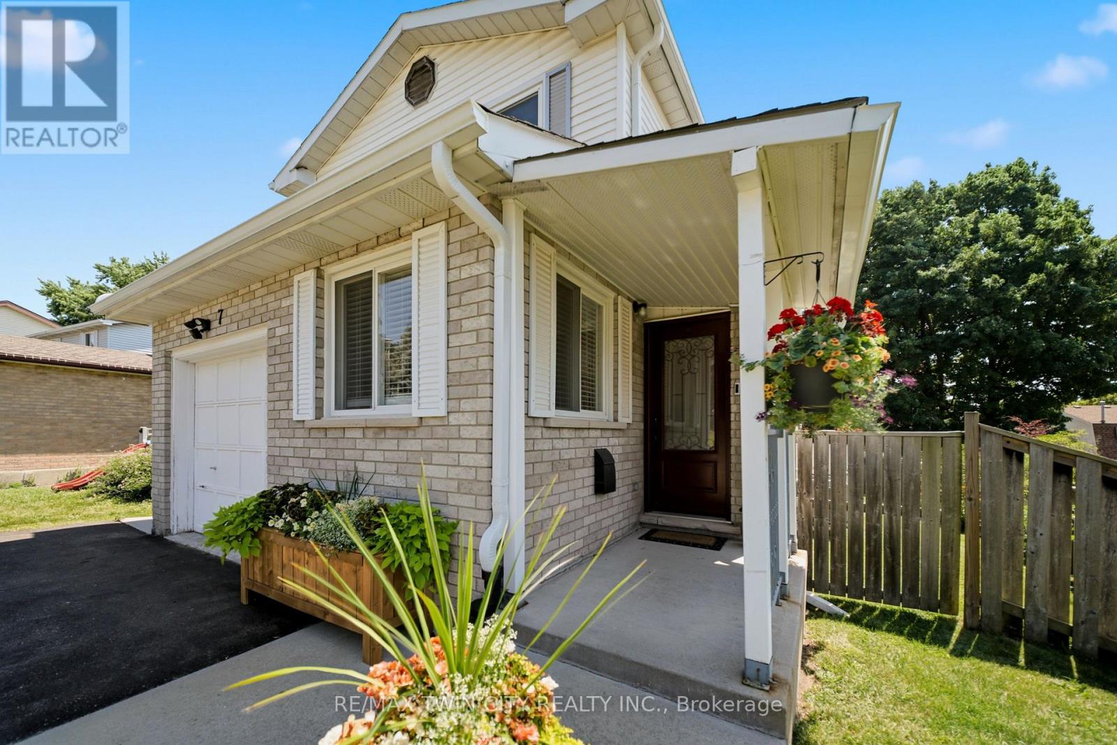 7 GLENDAN COURT - 2