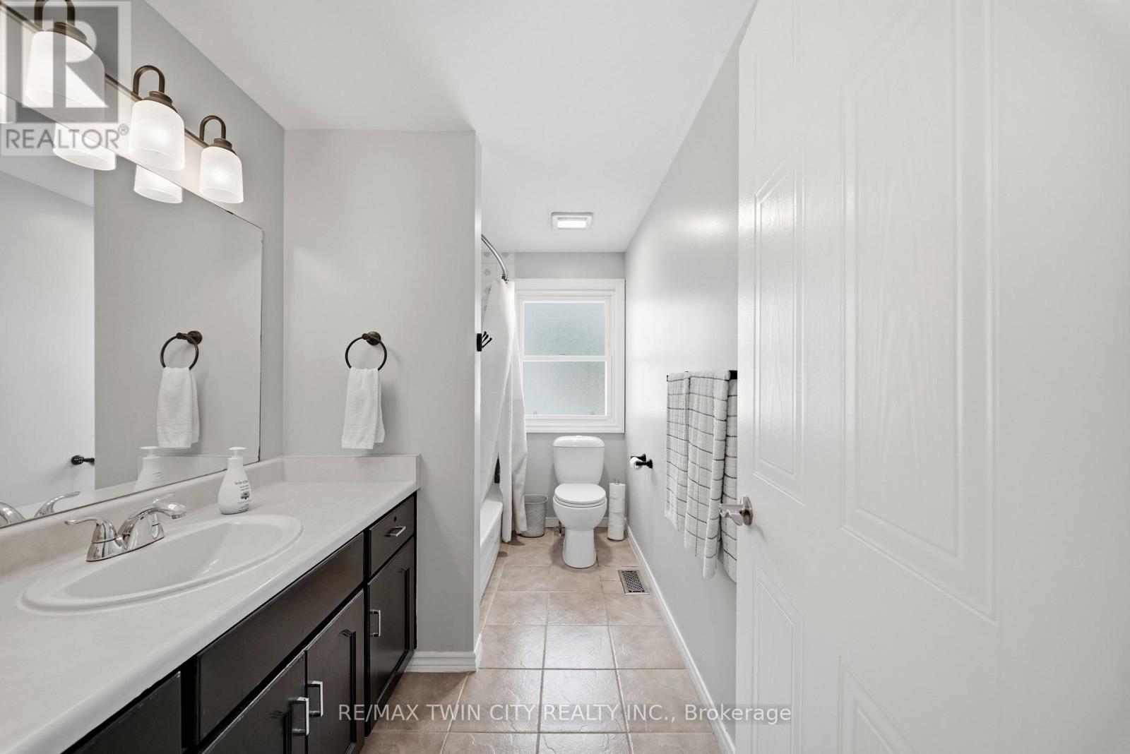 7 GLENDAN COURT - 21