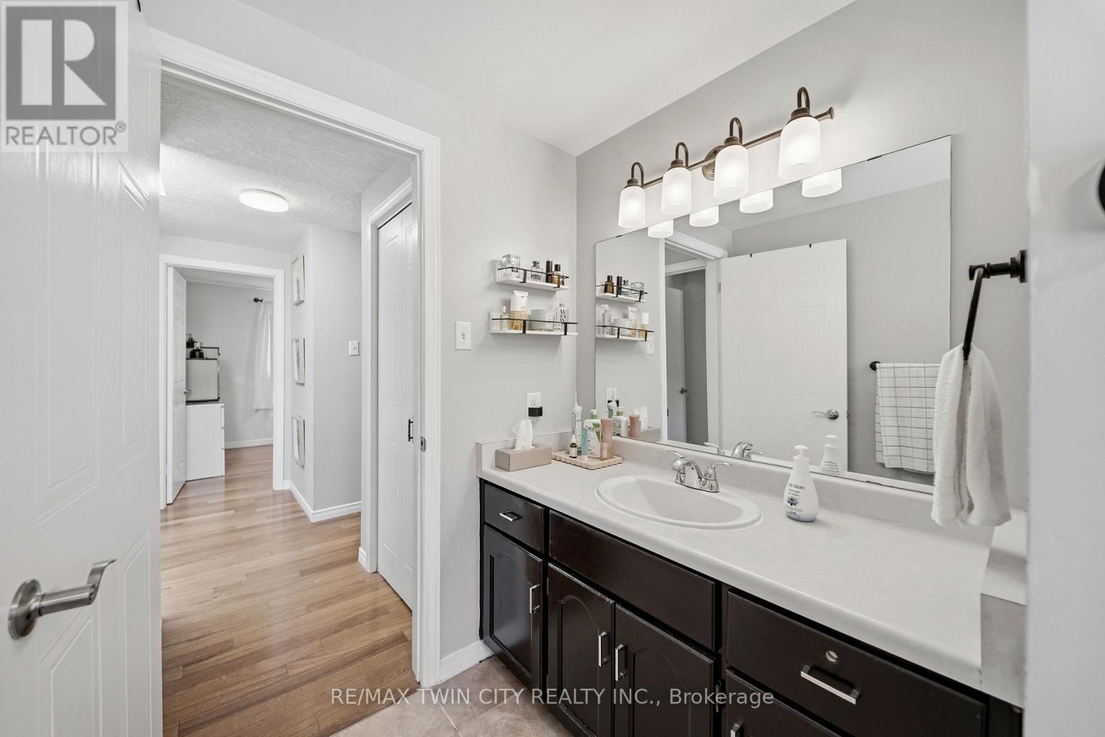 7 GLENDAN COURT - 22