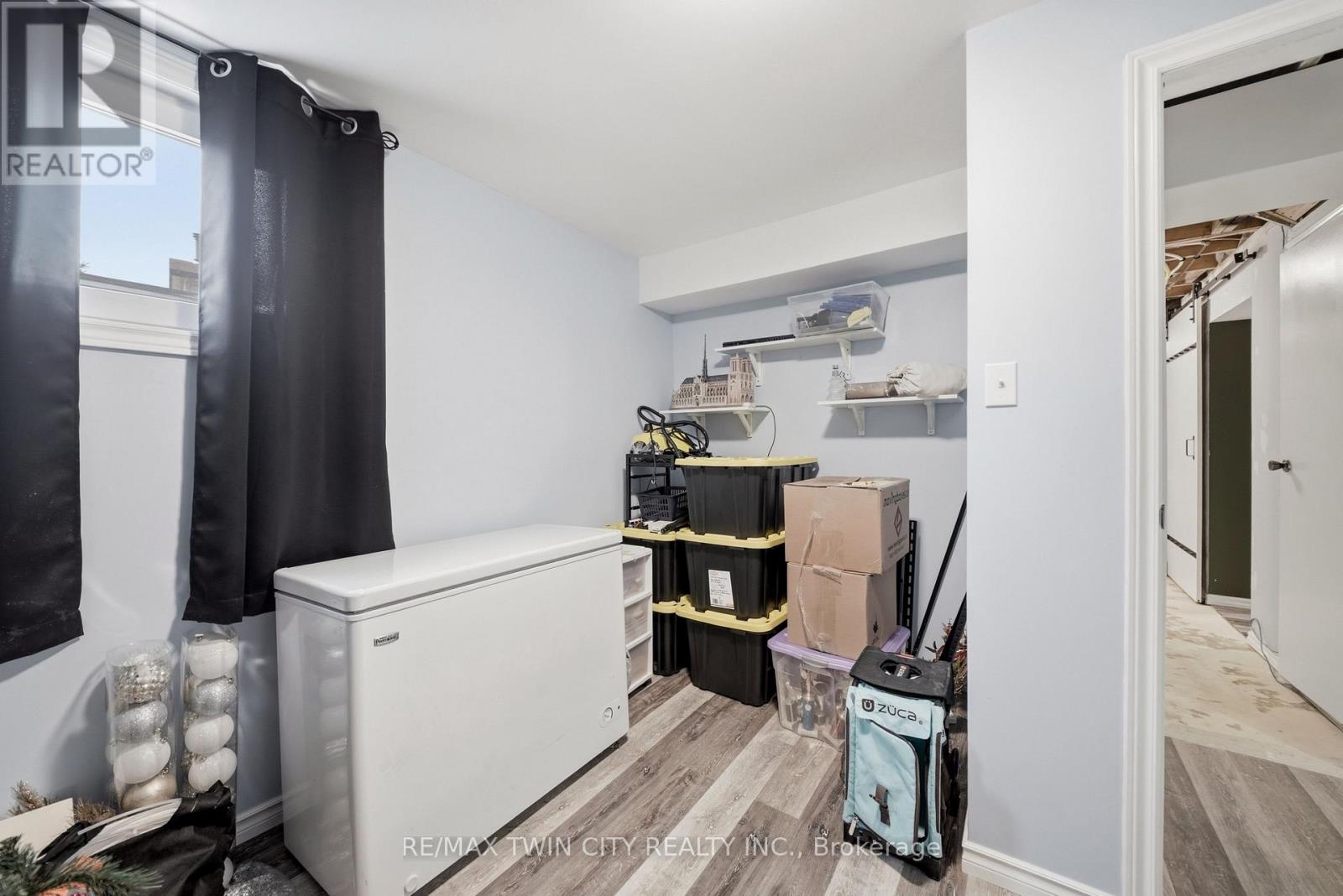 7 GLENDAN COURT - 25