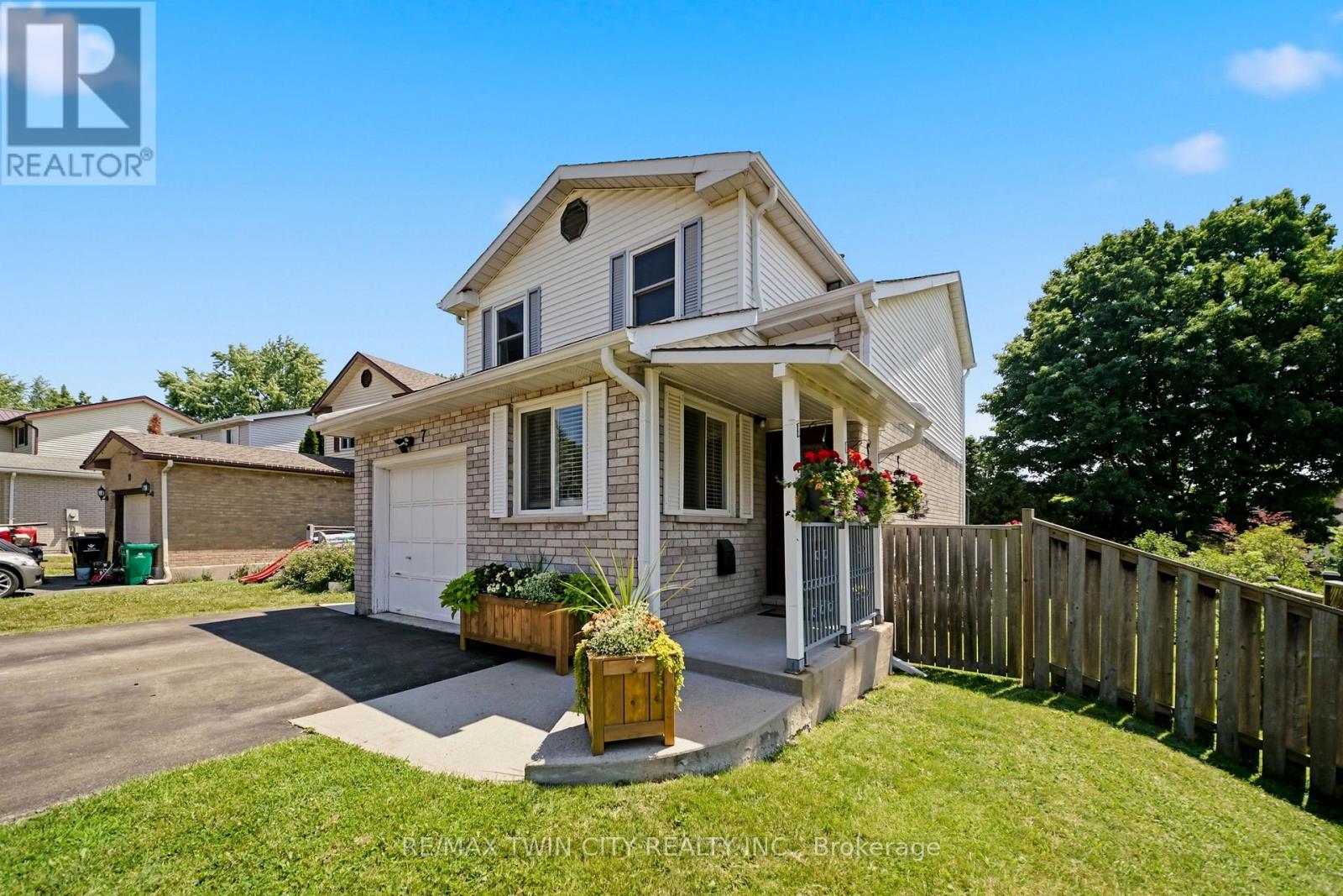 7 GLENDAN COURT - 3