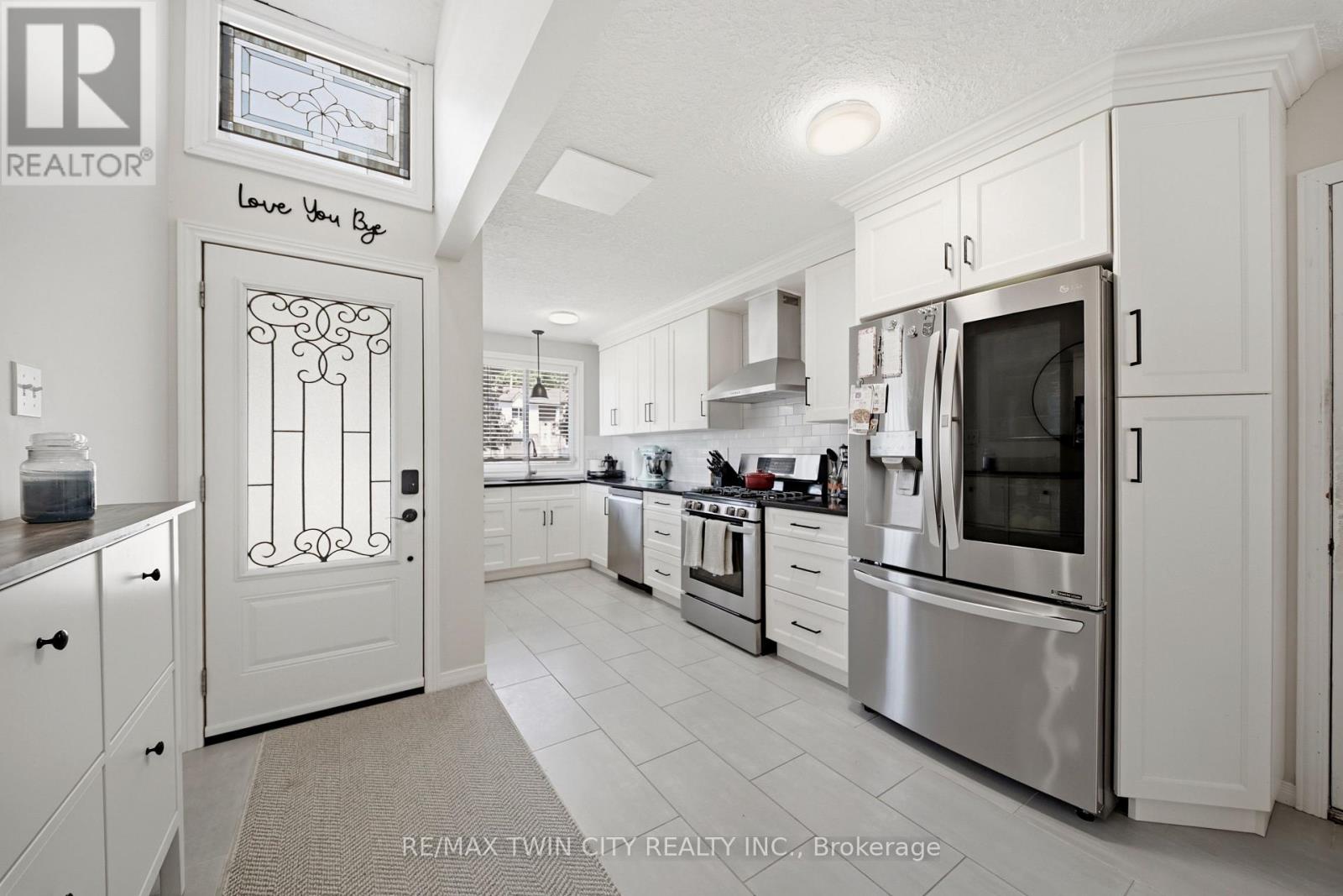 7 GLENDAN COURT - 7
