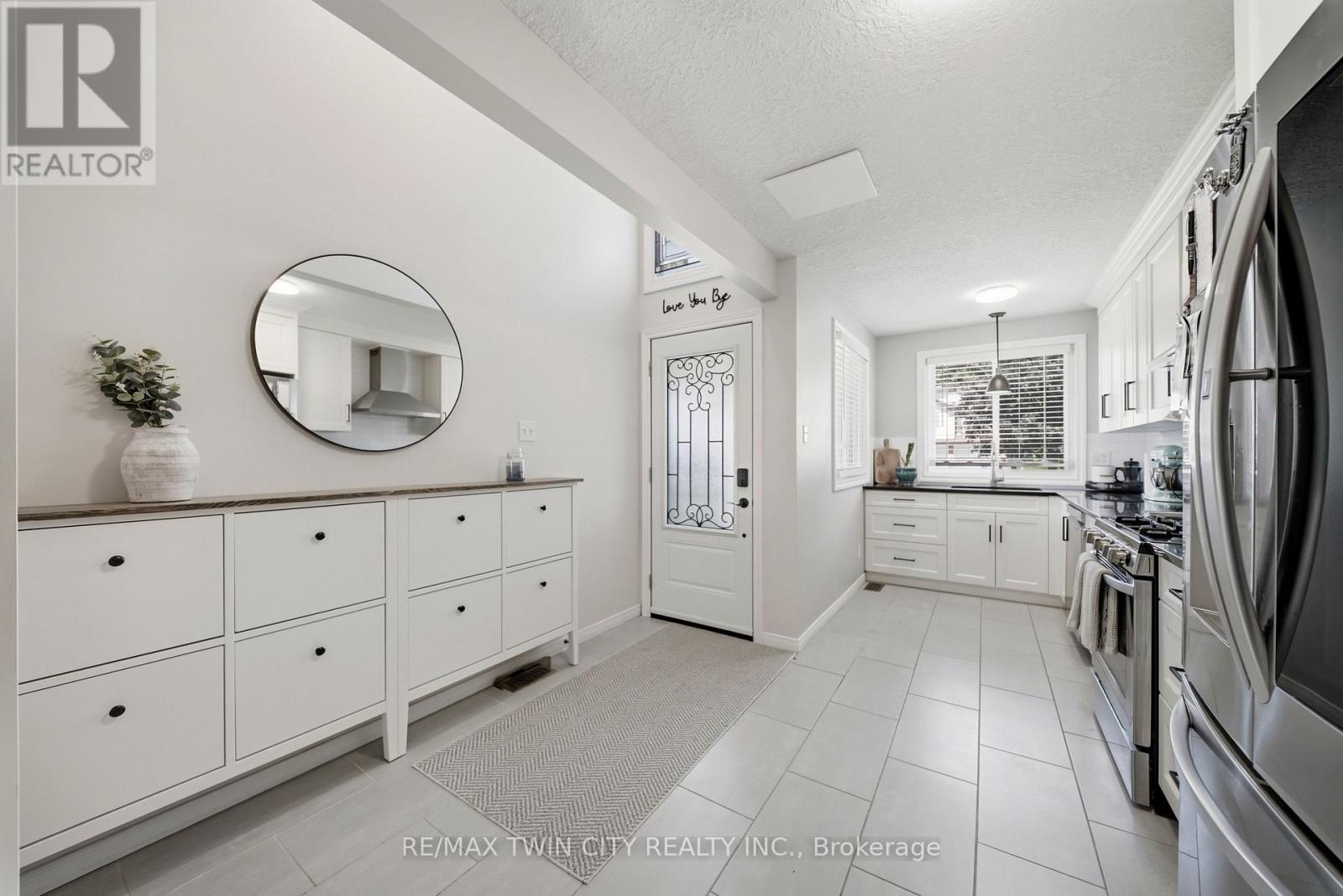 7 GLENDAN COURT - 8
