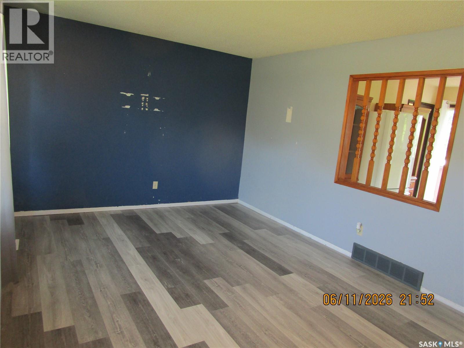 504 4th AVENUE W - 12