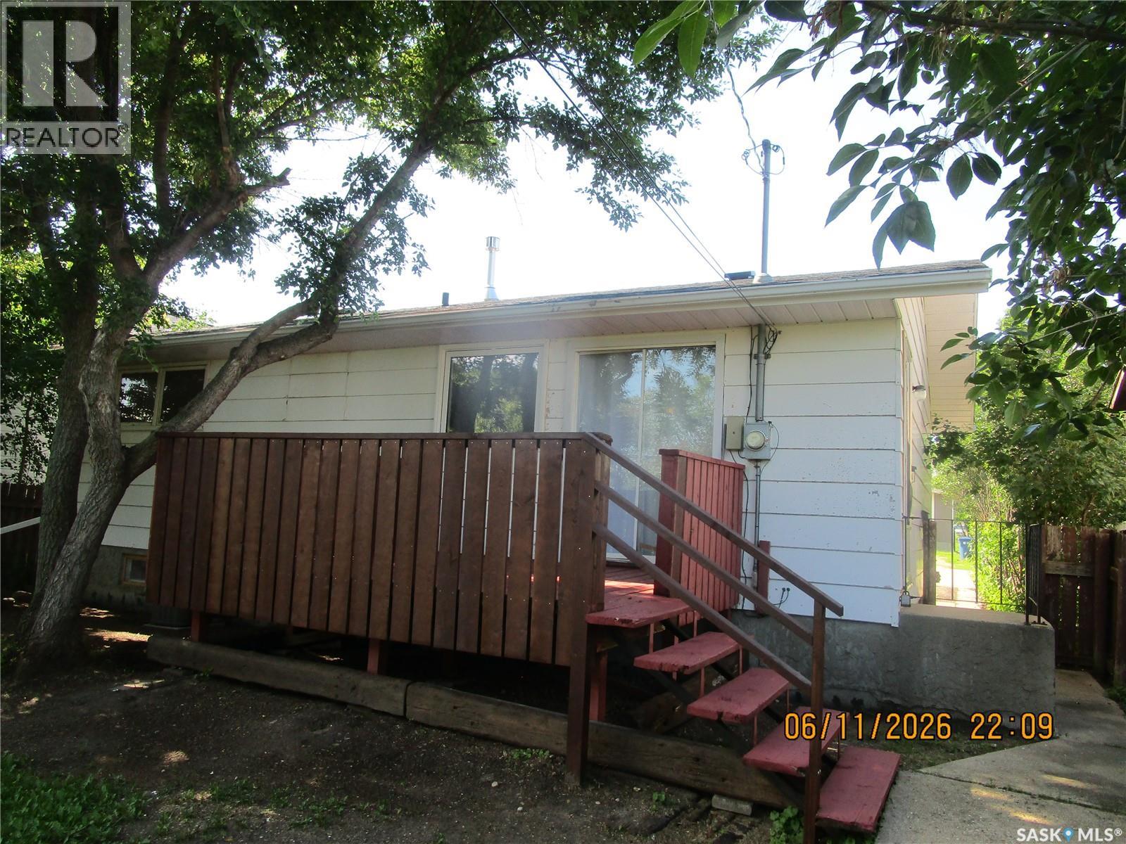 504 4th AVENUE W - 3