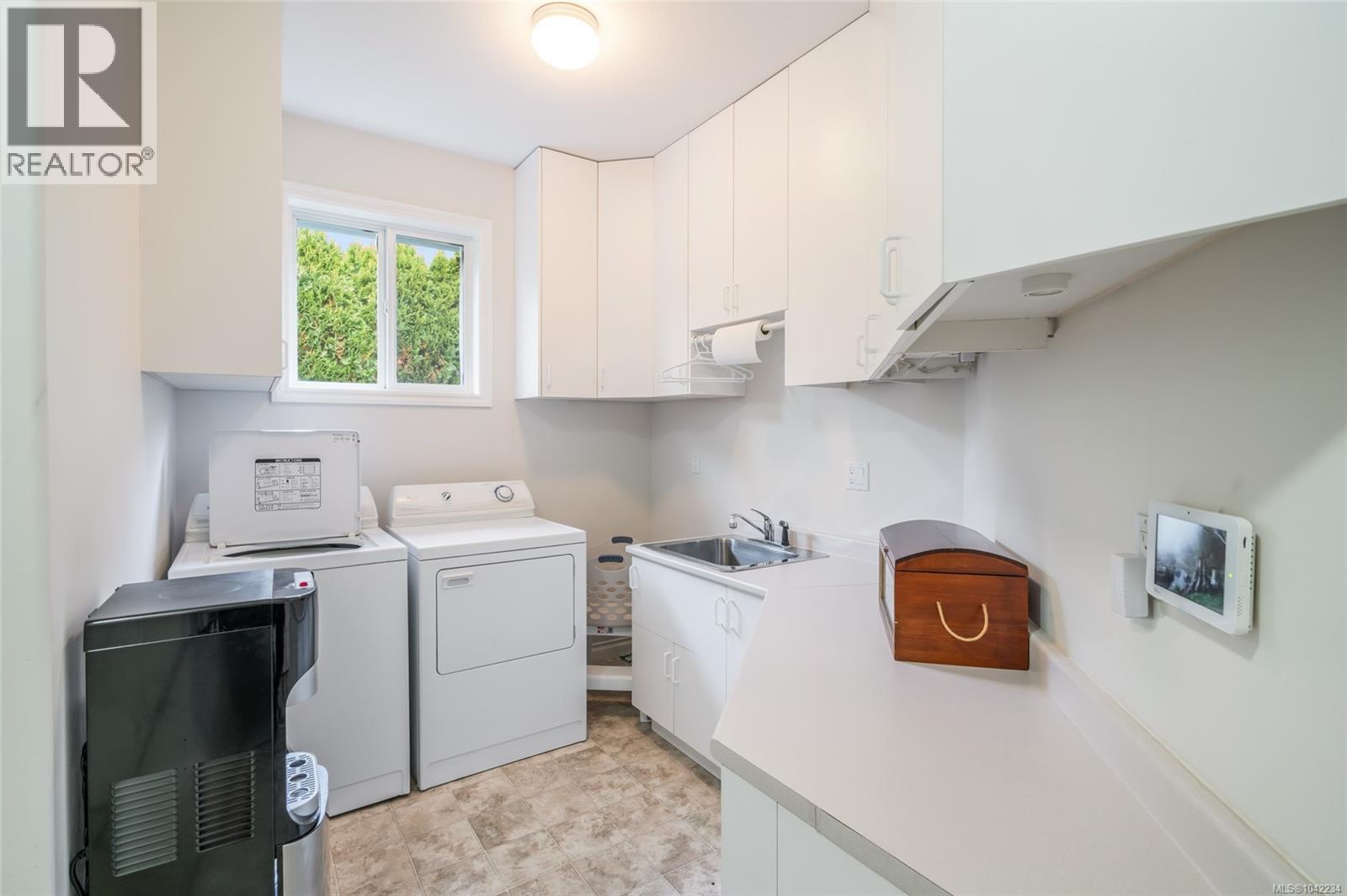 1765 Admiral Tryon Blvd - 34