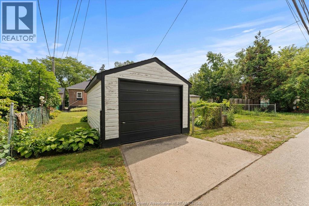 1167 BRUCE AVENUE - 28