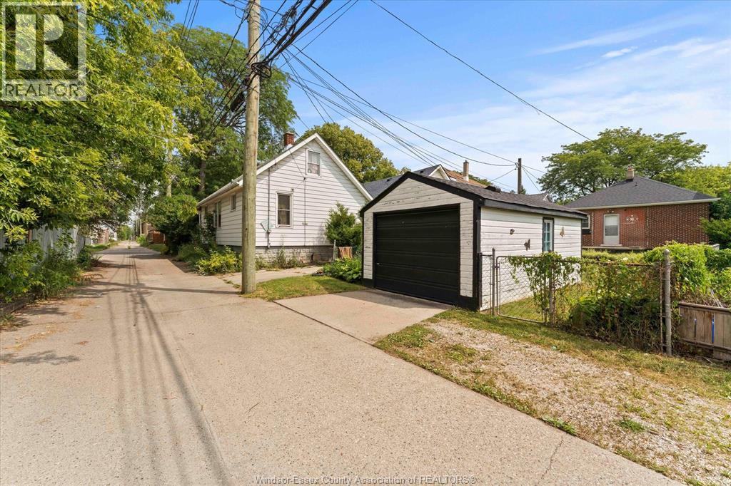 1167 BRUCE AVENUE - 29