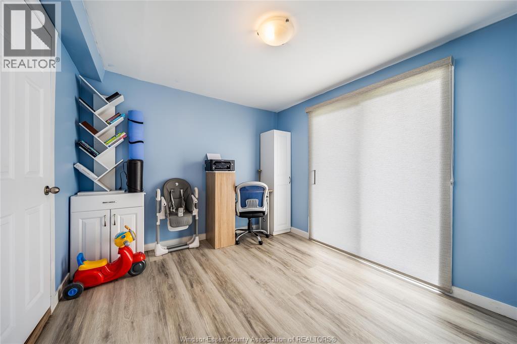 2628 MEIGHEN ROAD - 21