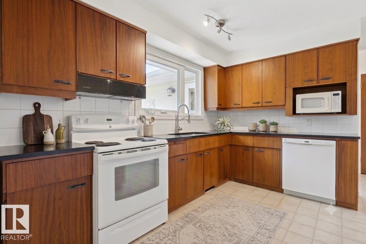 11519 42 AV NW - 8