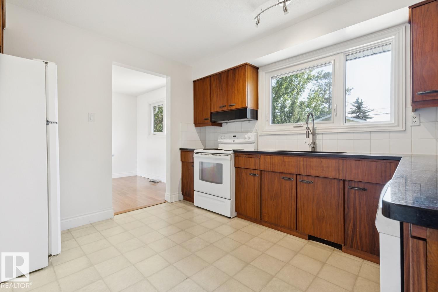 11519 42 AV NW - 11