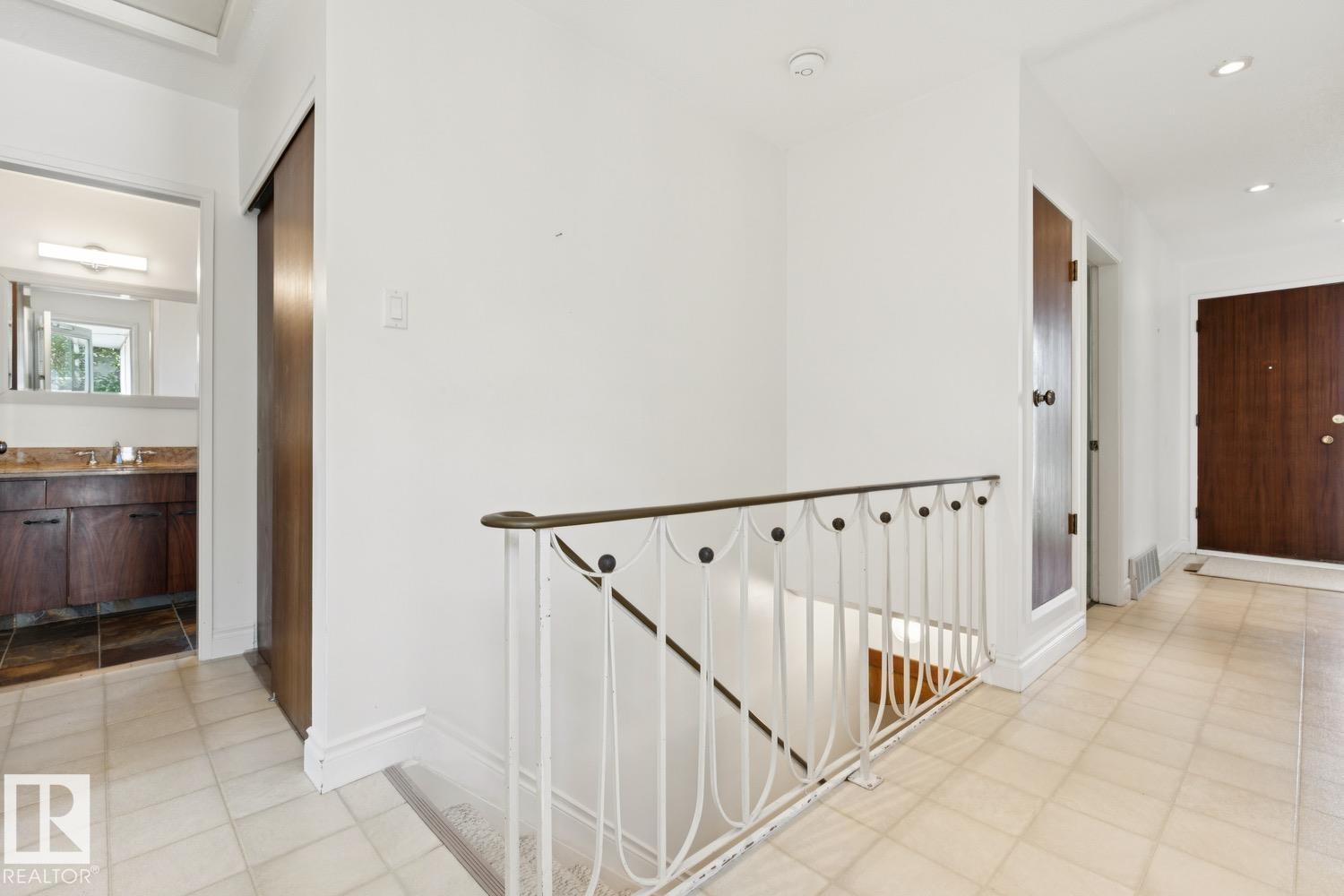 11519 42 AV NW - 16