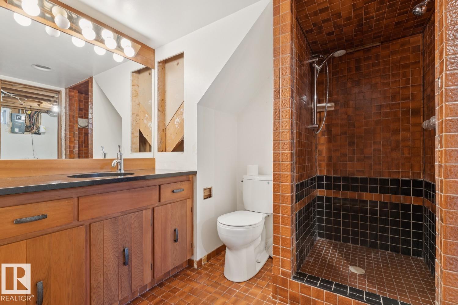 11519 42 AV NW - 24