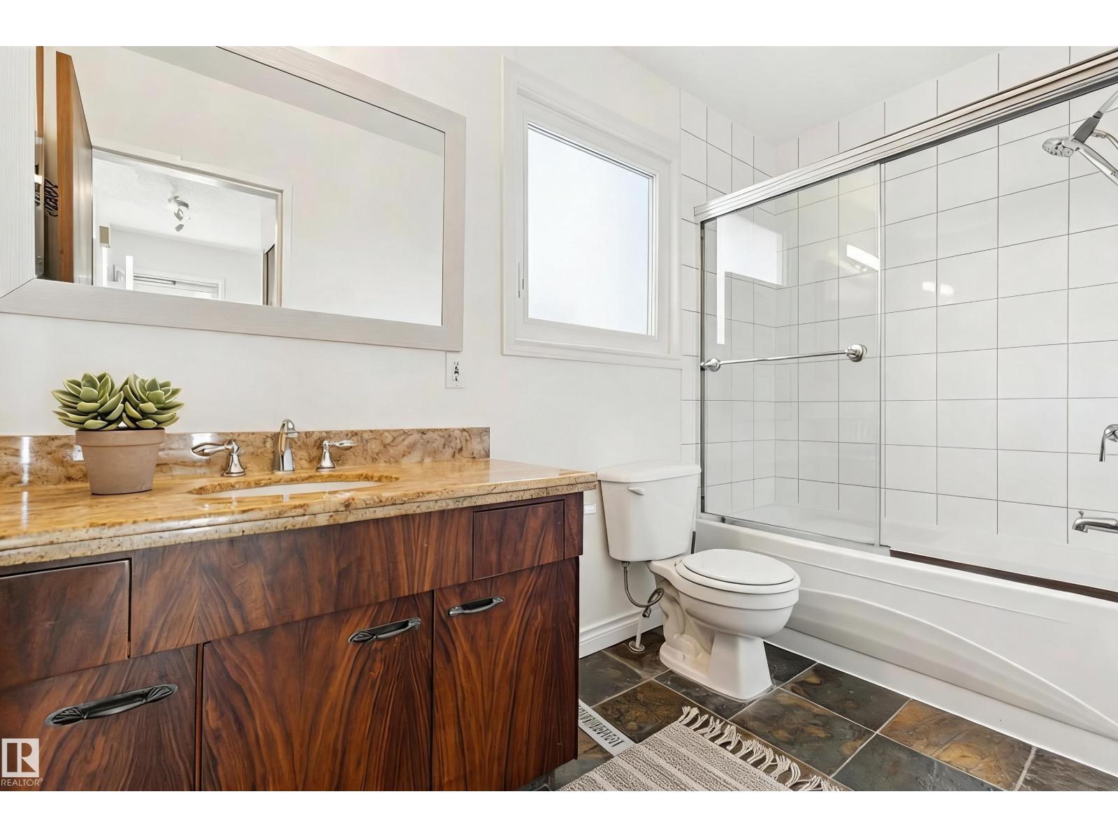 11519 42 AV NW - 18