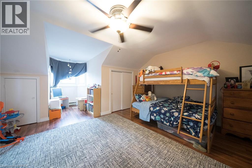 142 GRAND RIVER Street N - 11