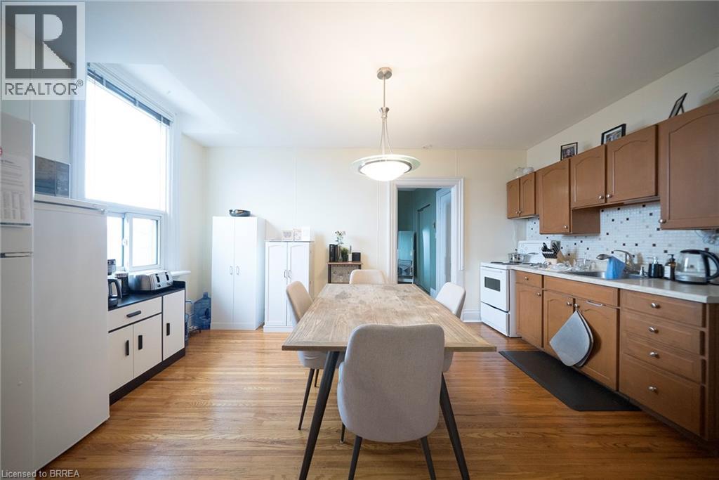 142 GRAND RIVER Street N - 21