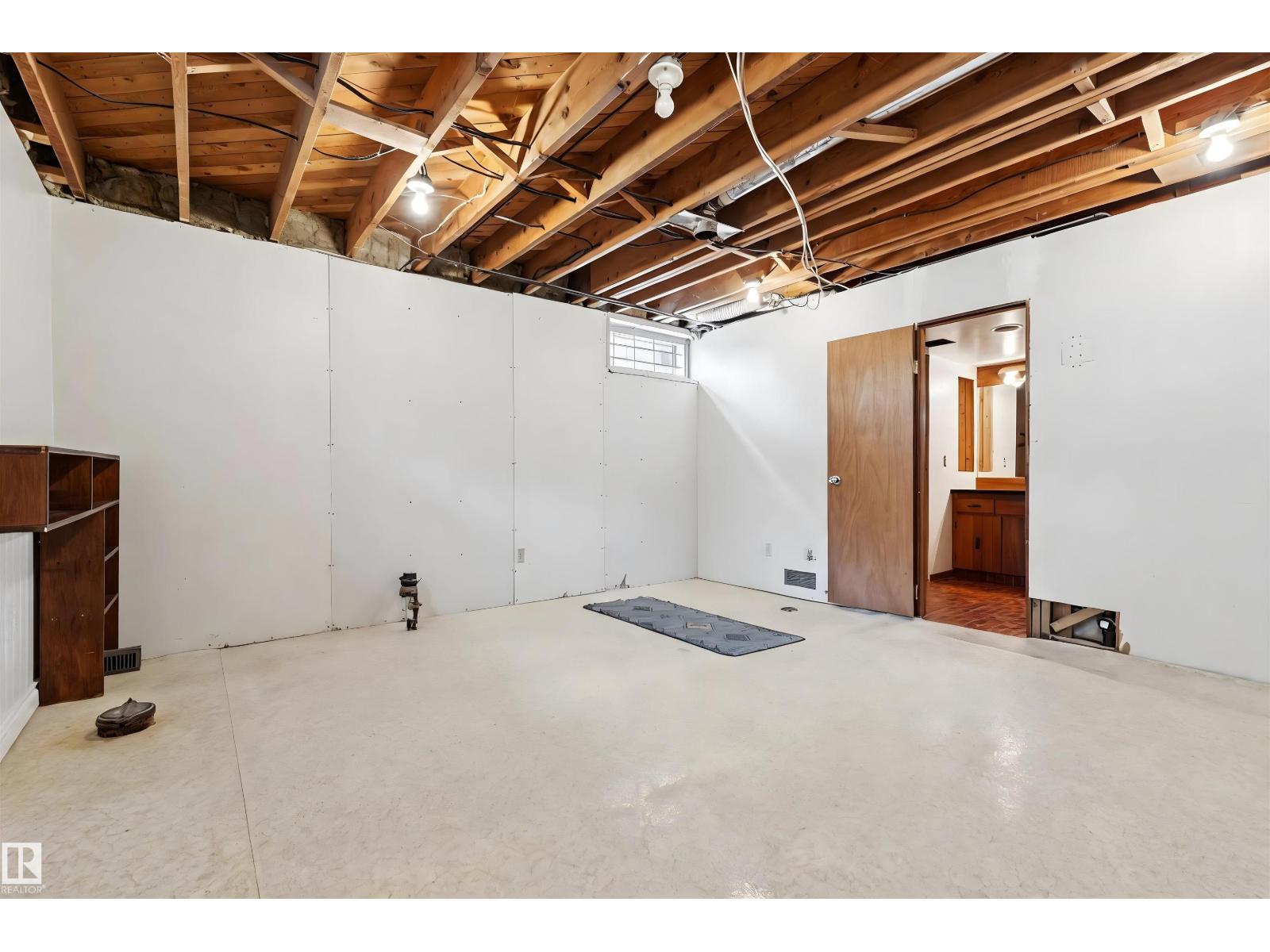 11519 42 AV NW - 29