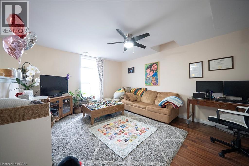 142 GRAND RIVER Street N - 26