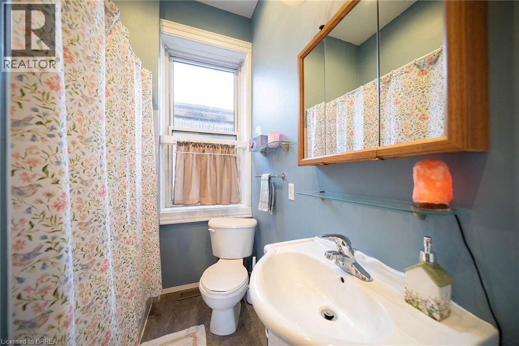 142 GRAND RIVER Street N - 19