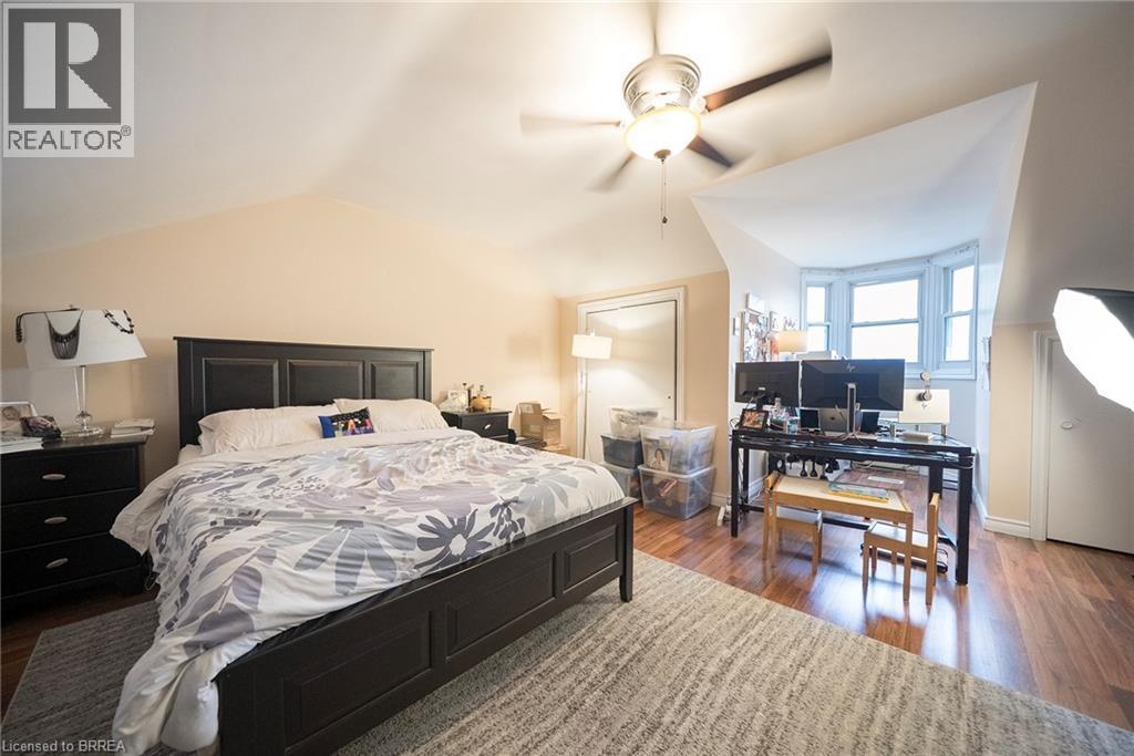 142 GRAND RIVER Street N - 14