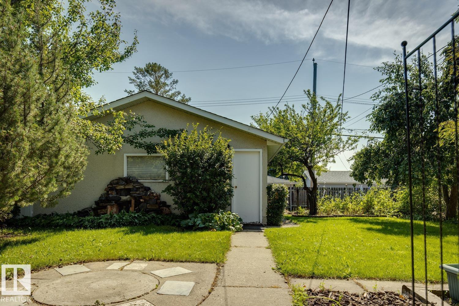 11519 42 AV NW - 33
